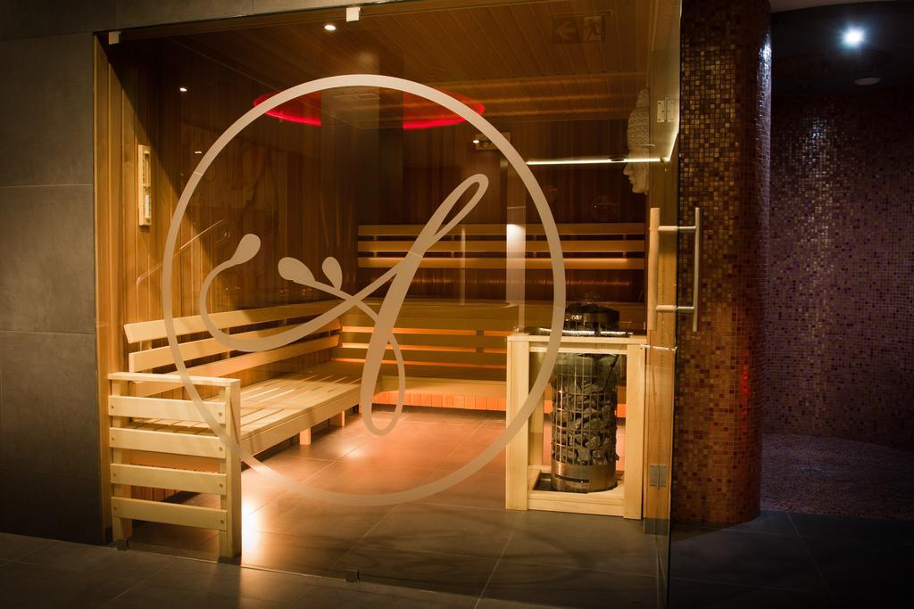 Hotel Azalia & Spa ニエポウォミツェ エクステリア 写真
